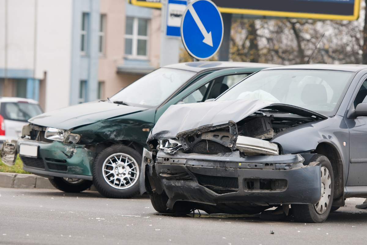 Аварии crash. Разбитая машина Сток. Аварии Стоковая фотография.